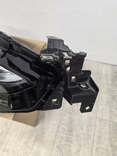 Laden Sie das Bild in den Galerie-Viewer, Frontscheinwerfer Mazda 6 Gj GRF5-51040 Full LED Ein Stück (Rechts oder Links)