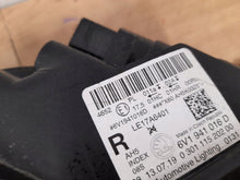 Load image into Gallery viewer, Frontscheinwerfer Skoda Fabia III 6V1941016 Ein Stück (Rechts oder Links)