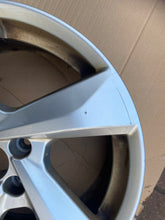 Laden Sie das Bild in den Galerie-Viewer, 1x Alufelge 18 Zoll 7.0" 5x112 43ET Glanz Silber 83A601025H Audi Rim Wheel FEL9994693956ak