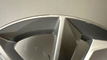 Laden Sie das Bild in den Galerie-Viewer, 1x Alufelge 17 Zoll 7.0" 5x108 40 5ET Glanz Silber 31471309 Volvo Rim Wheel FEL4882829143oo