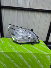 Laden Sie das Bild in den Galerie-Viewer, Frontscheinwerfer Toyota Verso 81110-0F100 Rechts Scheinwerfer Headlight SCH4569709333te