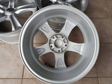 Laden Sie das Bild in den Galerie-Viewer, 1x Alufelge 17 Zoll 7.0&quot; 5x114.3 45ET Silber KH04-7017 Hyundai Tucson Rim Wheel