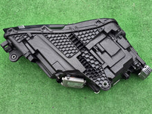 Laden Sie das Bild in den Galerie-Viewer, Frontscheinwerfer Skoda Superb III 3V1941015D LED Ein Stück (Rechts oder Links)