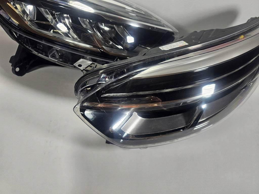 Frontscheinwerfer Renault Captur 260606152R 260107242 LED Ein Satz Headlight SCH5331130860ut