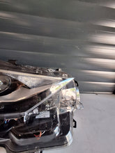 Laden Sie das Bild in den Galerie-Viewer, Frontscheinwerfer Toyota Auris 81110-02K60 LED Rechts Scheinwerfer Headlight