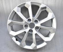 Load image into Gallery viewer, 1x Alufelge 17 Zoll 7.0&quot; 5x112 43ET Glanz Silber 8U0601025AF Audi C4 Rim Wheel