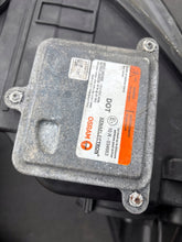 Load image into Gallery viewer, Frontscheinwerfer Ford Focus BM51-13005-LB Xenon Ein Stück (Rechts oder Links) SCH8866211065le