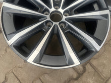 Load image into Gallery viewer, 1x Alufelge 18 Zoll 8.0&quot; 5x108 42ET Glanz Graphit 32243401 Mg V60 Rim Wheel