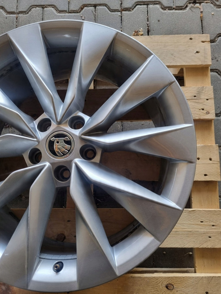 1x Alufelge 19 Zoll 8.0" 5x112 45ET Glanz Silber 5LA601025 Skoda Enyaq Rim Wheel