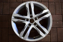 Load image into Gallery viewer, 1x Alufelge 18 Zoll 7.5&quot; 5x112 29ET Glanz Silber 8W9601025B Audi Allroad B9