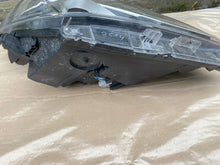 Load image into Gallery viewer, Frontscheinwerfer Toyota Yaris PWE3073 LED Rechts Scheinwerfer Headlight