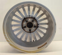 Laden Sie das Bild in den Galerie-Viewer, 1x Alufelge 17 Zoll 7.0" 5x112 51ET Glanz Silber A4474012300 Mercedes-Benz Vito FEL3185421171bd