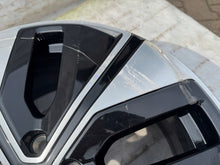 Laden Sie das Bild in den Galerie-Viewer, 1x Alufelge 19 Zoll 8.0&quot; 5x108 50ET 32327781 Polestar 1 Rim Wheel