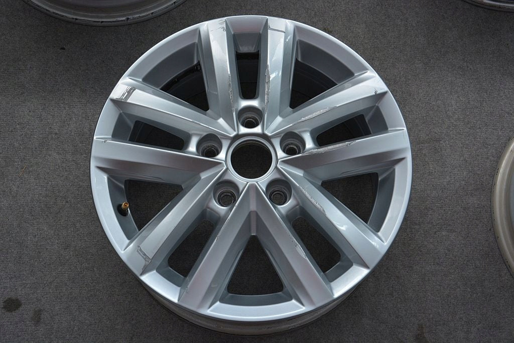 1x Alufelge 16 Zoll 6.5" 5x120 62ET Glanz Silber 2H0071496C Vw Rim Wheel