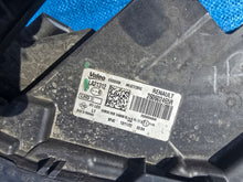 Laden Sie das Bild in den Galerie-Viewer, Frontscheinwerfer Dacia Duster 260602465R Full LED Links Scheinwerfer Headlight