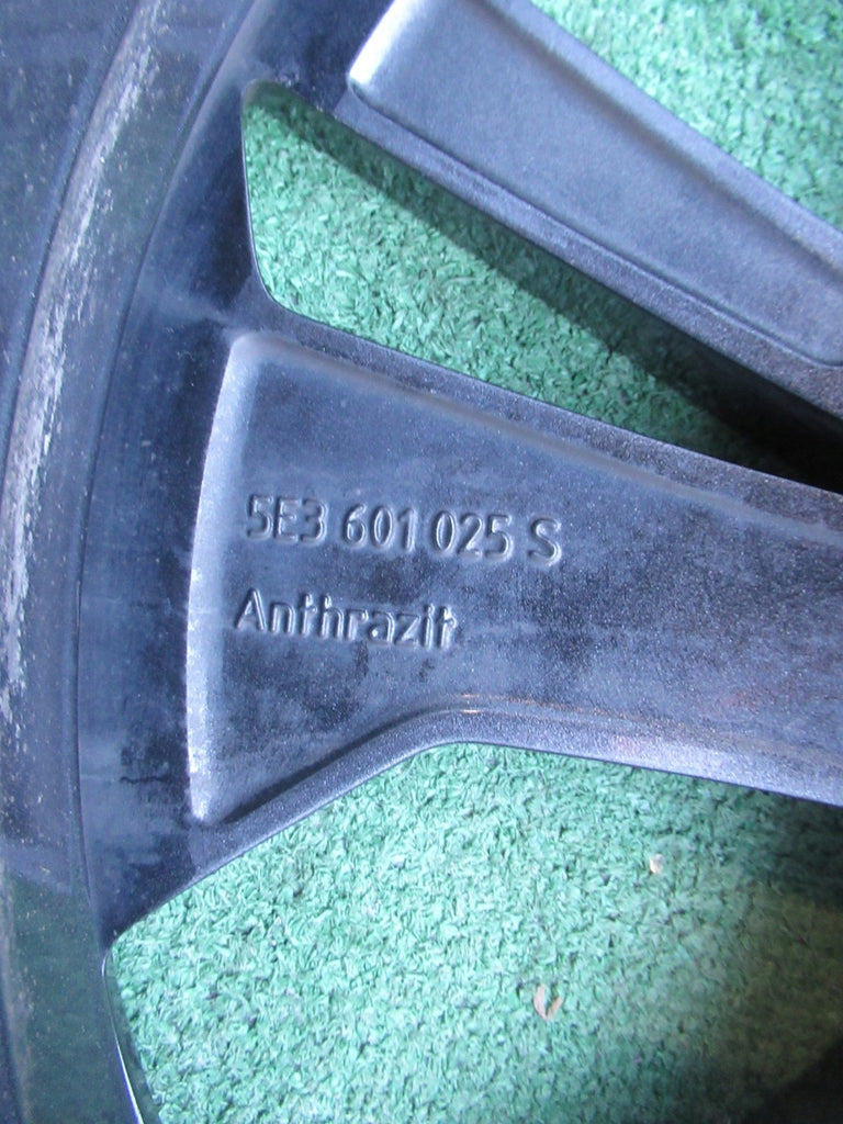 1x Alufelge 19 Zoll 7.5" 5x112 48ET Glanz Grau 5E3601025 Mg Octavia 5e3