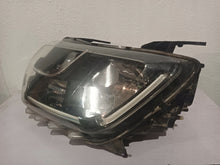 Laden Sie das Bild in den Galerie-Viewer, Frontscheinwerfer Dacia Duster 260609367R Links Scheinwerfer Headlight