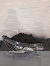 Laden Sie das Bild in den Galerie-Viewer, Frontscheinwerfer Skoda Superb RKC13175 Vorderseite Scheinwerfer Headlight