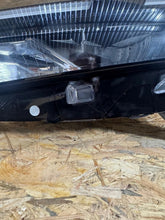 Laden Sie das Bild in den Galerie-Viewer, Frontscheinwerfer Dacia Sandero III Logan 260604069R Links Headlight SCH4759679711ne