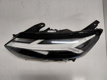 Laden Sie das Bild in den Galerie-Viewer, Frontscheinwerfer Dacia Sandero III Logan Jogger 260603392R LED Links Headlight SCH1839802201zb