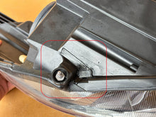 Laden Sie das Bild in den Galerie-Viewer, Frontscheinwerfer Ford Fiesta I H1BB-13W030-AK H1BB-13W030 H1BB13W030 Links SCH1985581798sp