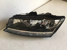 Laden Sie das Bild in den Galerie-Viewer, Frontscheinwerfer Skoda Fabia III 6V1941015D Ein Stück (Rechts oder Links)