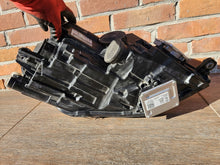 Load image into Gallery viewer, Frontscheinwerfer VW Caddy IV 2K1941031A Xenon Ein Stück (Rechts oder Links) SCH9739793193wi