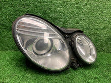 Laden Sie das Bild in den Galerie-Viewer, Frontscheinwerfer Mercedes-Benz W211 Bi-Xenon Rechts Scheinwerfer Headlight SCH7586722810pe