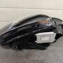 Laden Sie das Bild in den Galerie-Viewer, Frontscheinwerfer Kia Stonic 92101H8 Links Scheinwerfer Headlight SCH4178742295ko