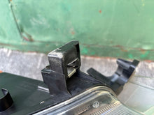 Laden Sie das Bild in den Galerie-Viewer, Frontscheinwerfer Ford Kuga BV4113D155AA 1EL00969645 Links Headlight SCH3966377230rb