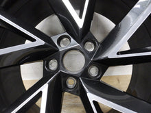 Laden Sie das Bild in den Galerie-Viewer, 1x Alufelge 19 Zoll 8.0&quot; 5x112 45ET Glanz Schwarz 57A601025R Skoda Karoq