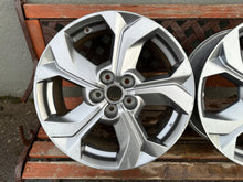 Load image into Gallery viewer, 1x Alufelge 18 Zoll 7.0" 5x114.3 45ET Glanz Silber 9965777080 Mazda Mx-30 FEL7717671698sl