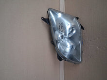 Laden Sie das Bild in den Galerie-Viewer, Frontscheinwerfer Toyota Avensis Xenon Links Scheinwerfer Headlight SCH3308611951in