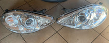 Laden Sie das Bild in den Galerie-Viewer, Frontscheinwerfer Mercedes-Benz W169 Xenon Ein Stück (Rechts oder Links) SCH9767902758ks