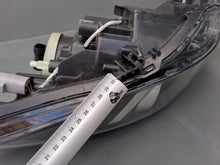 Load image into Gallery viewer, Frontscheinwerfer Peugeot 108 90144088 81150-0H150 Links Scheinwerfer Headlight