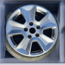 Laden Sie das Bild in den Galerie-Viewer, 1x Alufelge 15 Zoll 6.0&quot; 4x100 40ET Glanz Silber 403003858 Renault Rim Wheel