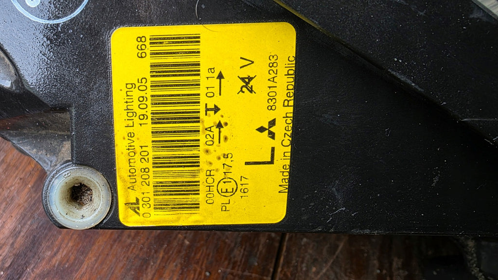 Frontscheinwerfer Mitsubishi Colt I MR957354 8301A283 Ein Satz Headlight SCH6868560926zp