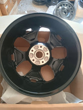 Load image into Gallery viewer, 1x Alufelge 17 Zoll 6.5" 5x114.3 50ET Glanz Schwarz 403004905R Dacia Duster FEL6066844376ts