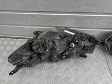 Laden Sie das Bild in den Galerie-Viewer, Frontscheinwerfer Toyota Yaris Ein Satz Scheinwerfer Headlight SCH8725543045hh