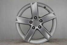 Laden Sie das Bild in den Galerie-Viewer, 1x Alufelge 16 Zoll 6.0&quot; 5x112 50ET Glanz Silber 8P0071496G Audi Rim Wheel