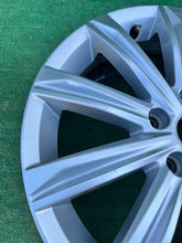 Load image into Gallery viewer, 1x Alufelge 17 Zoll 6.5&quot; 5x112 33ET 5TA601025D Vw Rim Wheel