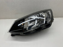 Laden Sie das Bild in den Galerie-Viewer, Frontscheinwerfer Skoda Fabia III 6V1941015C Links Scheinwerfer Headlight SCH6408894680so