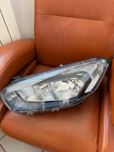 Laden Sie das Bild in den Galerie-Viewer, Frontscheinwerfer Ford Transit Courier JT7619W030 Links Scheinwerfer Headlight SCH4339924432pu