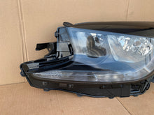 Laden Sie das Bild in den Galerie-Viewer, Frontscheinwerfer Toyota Aygo X 3329318 Links Scheinwerfer Headlight SCH8586436837bm