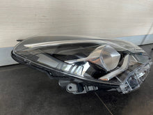 Laden Sie das Bild in den Galerie-Viewer, Frontscheinwerfer Toyota Yaris Rechts Scheinwerfer Headlight SCH4925581732zo