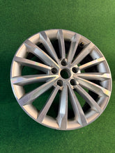 Laden Sie das Bild in den Galerie-Viewer, 1x Alufelge 18 Zoll 7.0" 5x112 43ET 565601025L Skoda Kodiaq Rim Wheel FEL2336613482fy
