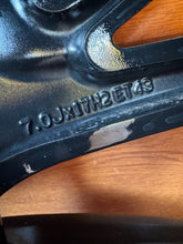 Laden Sie das Bild in den Galerie-Viewer, 1x Alufelge 17 Zoll 7.0" 5x112 43ET 5C0601025BQ VW Beetle Golf I Rim Wheel FEL5219179019md