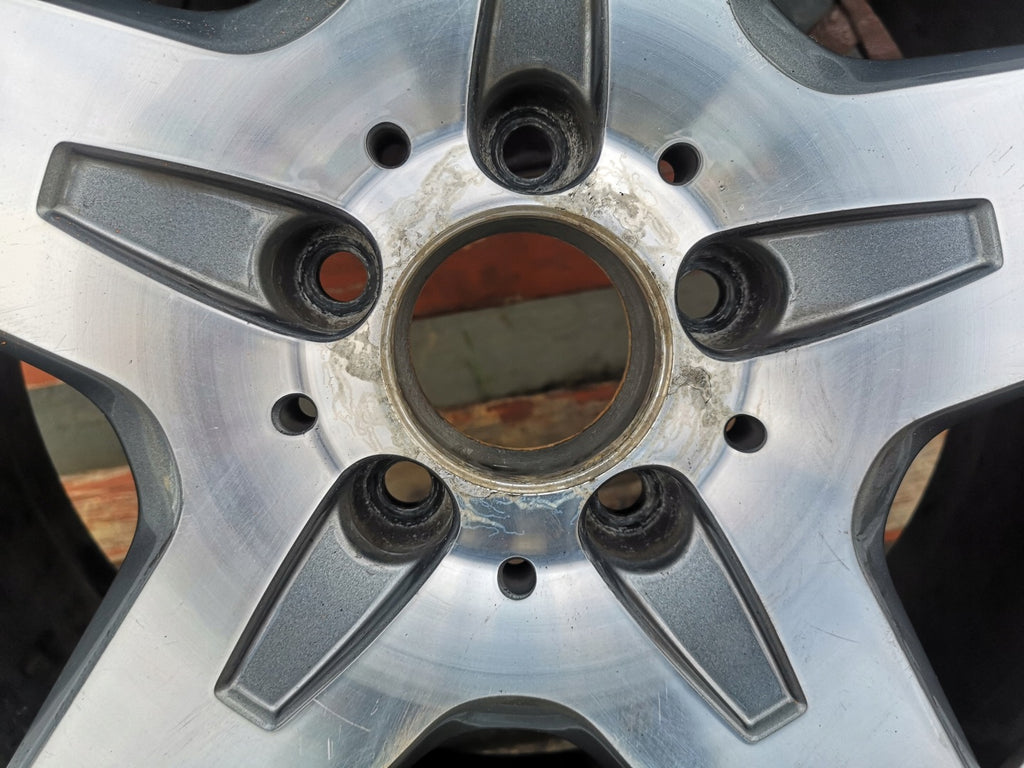 1x Alufelge 18 Zoll 7.0" 5x112 46ET A1564010500 Mercedes-Benz Gla Rim Wheel