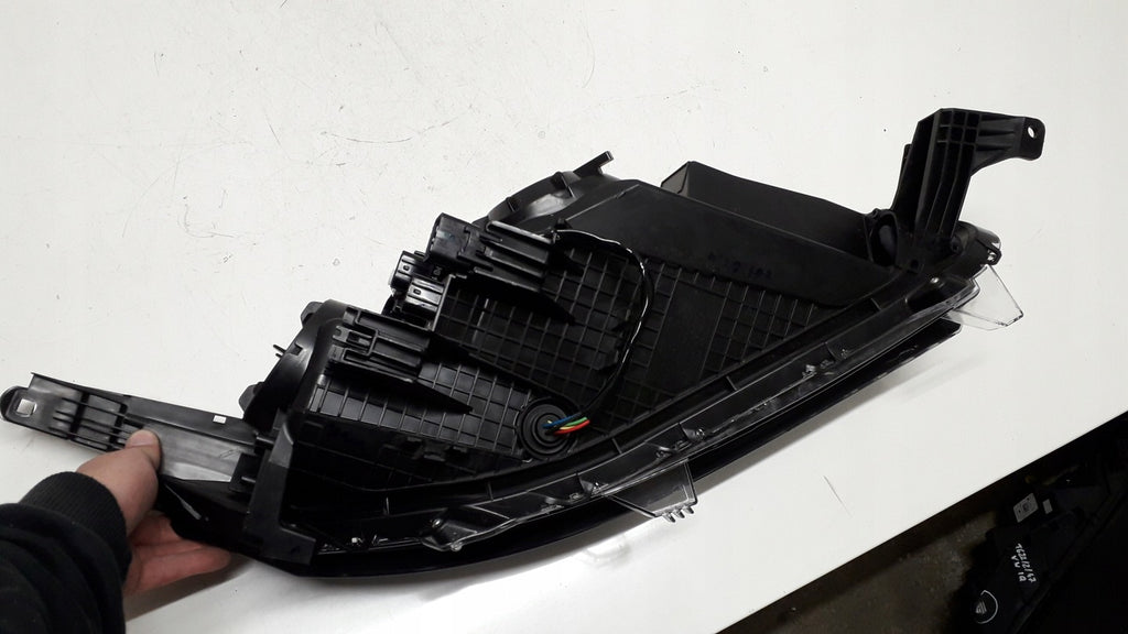 Frontscheinwerfer Mitsubishi L200 Triton 8301D378 Ein Stück (Rechts oder Links)