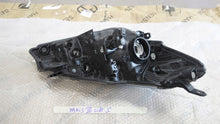 Load image into Gallery viewer, Frontscheinwerfer Toyota Yaris Links Scheinwerfer Headlight SCH1624820320lf